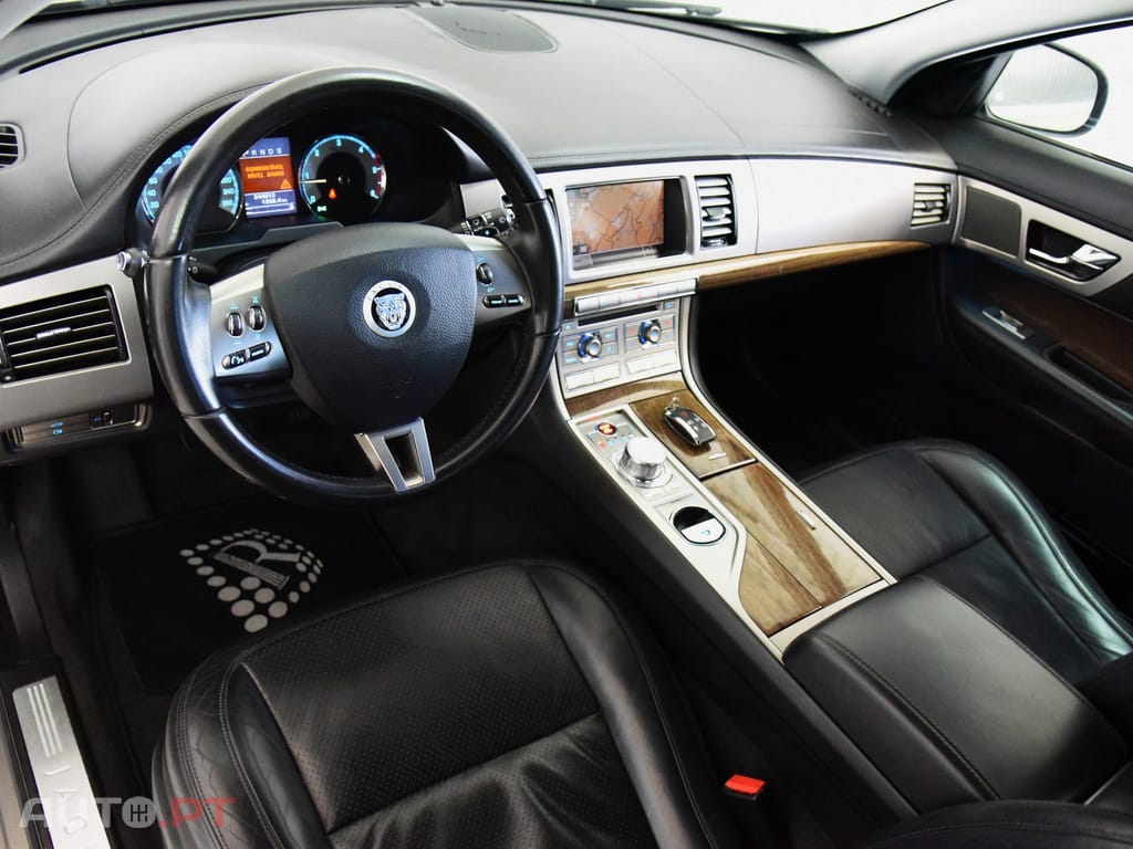 Jaguar XF 2.7 D V6 Luxury