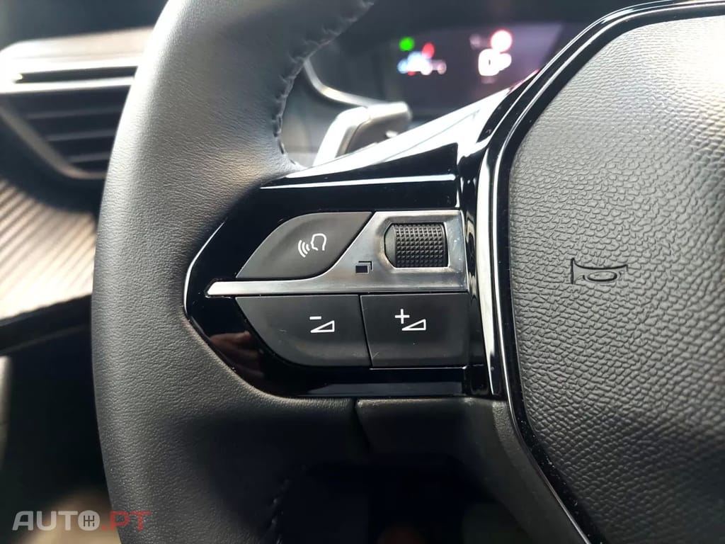 Peugeot 2008 1.2 Hybrid Allure e-DCS6