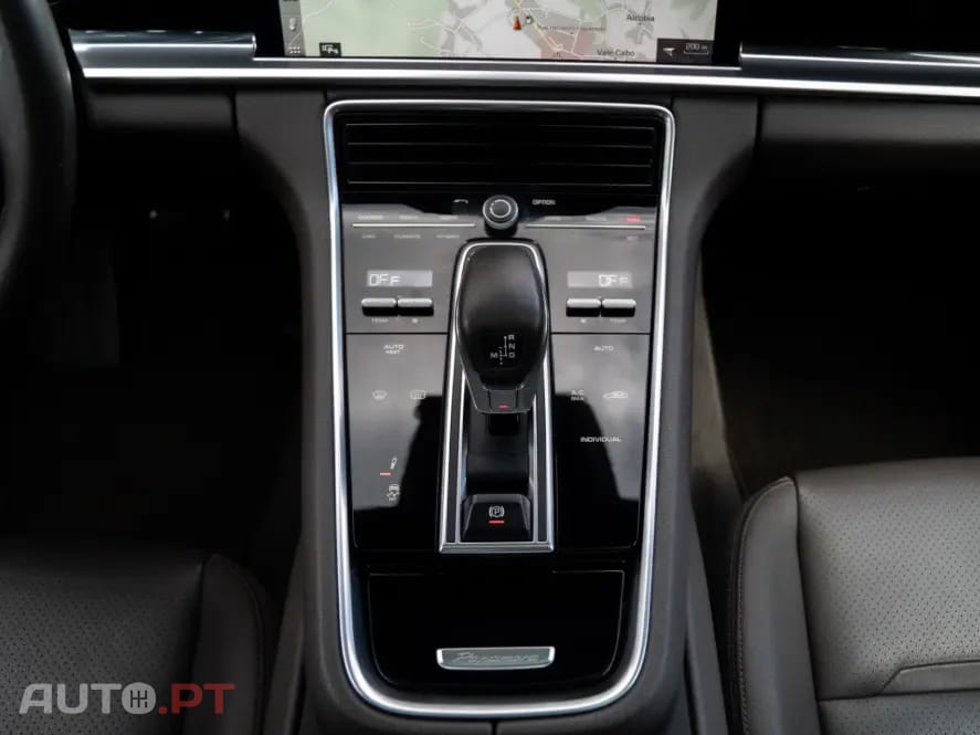 Porsche Panamera 4 E-Hybrid Platinum Edition