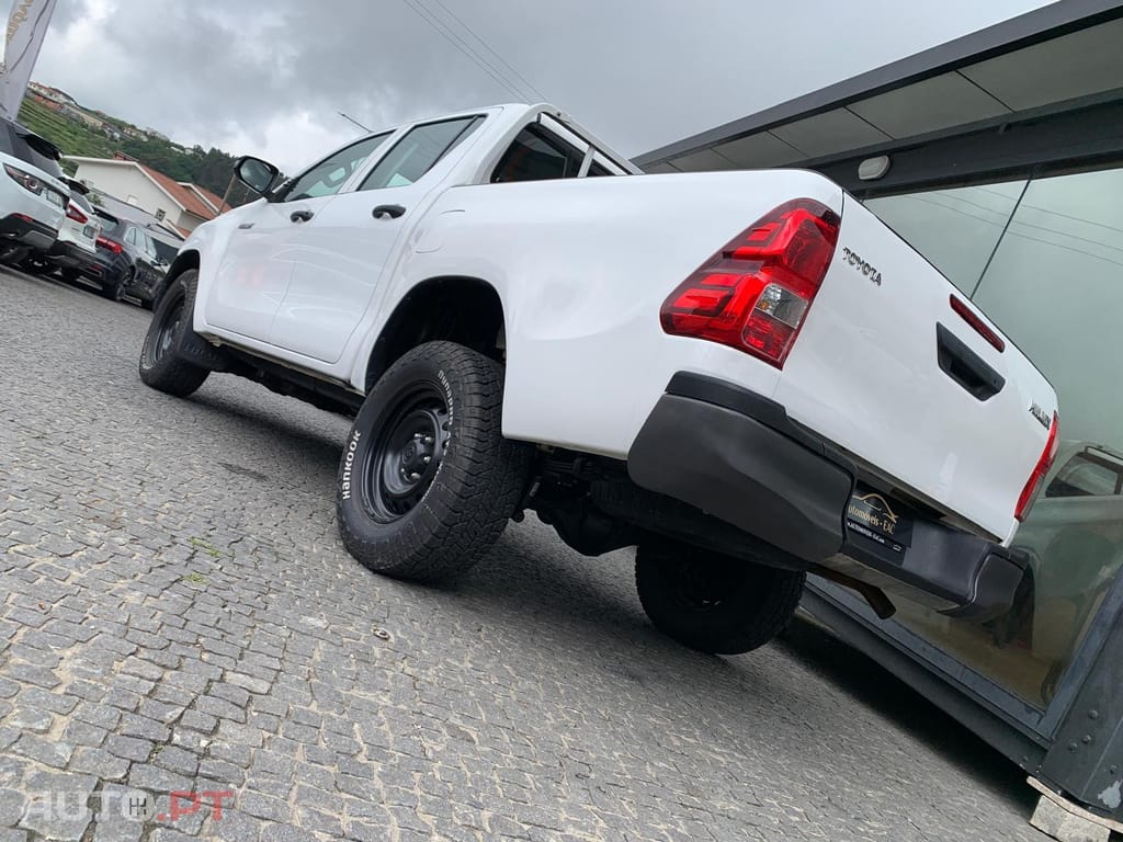Toyota Hilux 2.4 D-4D 2WD CD
