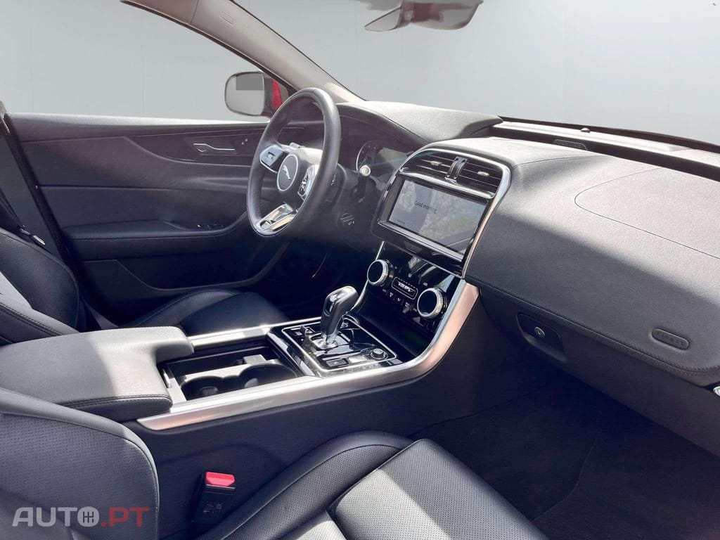 Jaguar XE 200d R Dynamic RED 