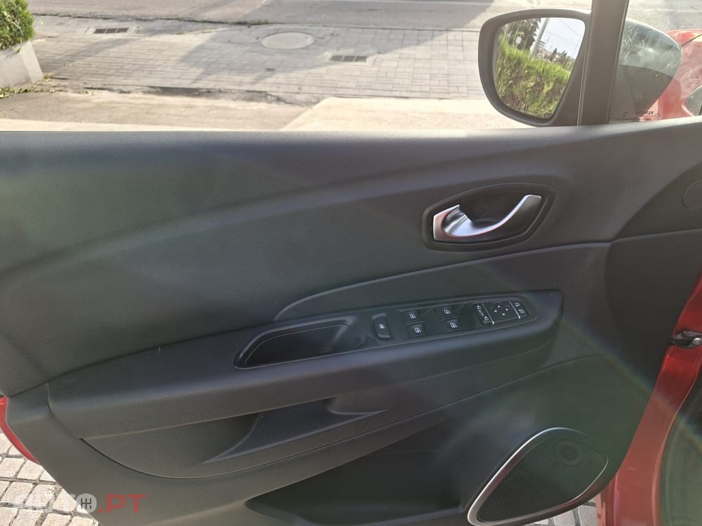 Renault Captur 0.9 TCE Exclusive — fotografia 17