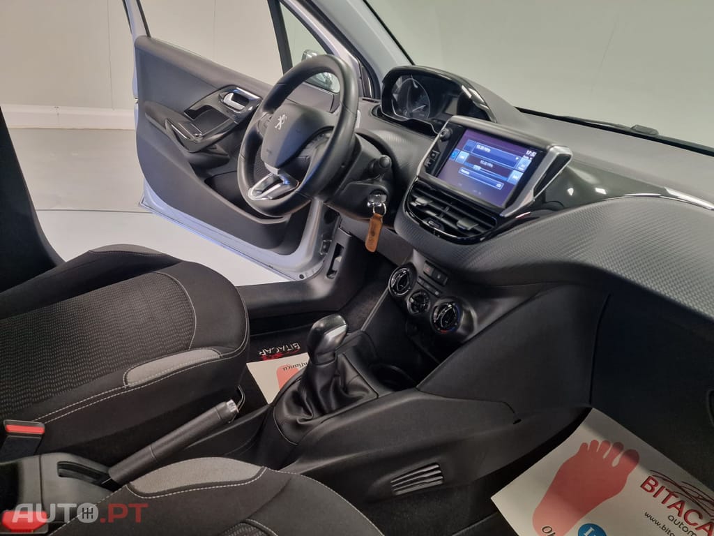 Peugeot 208 1.2 STYLE