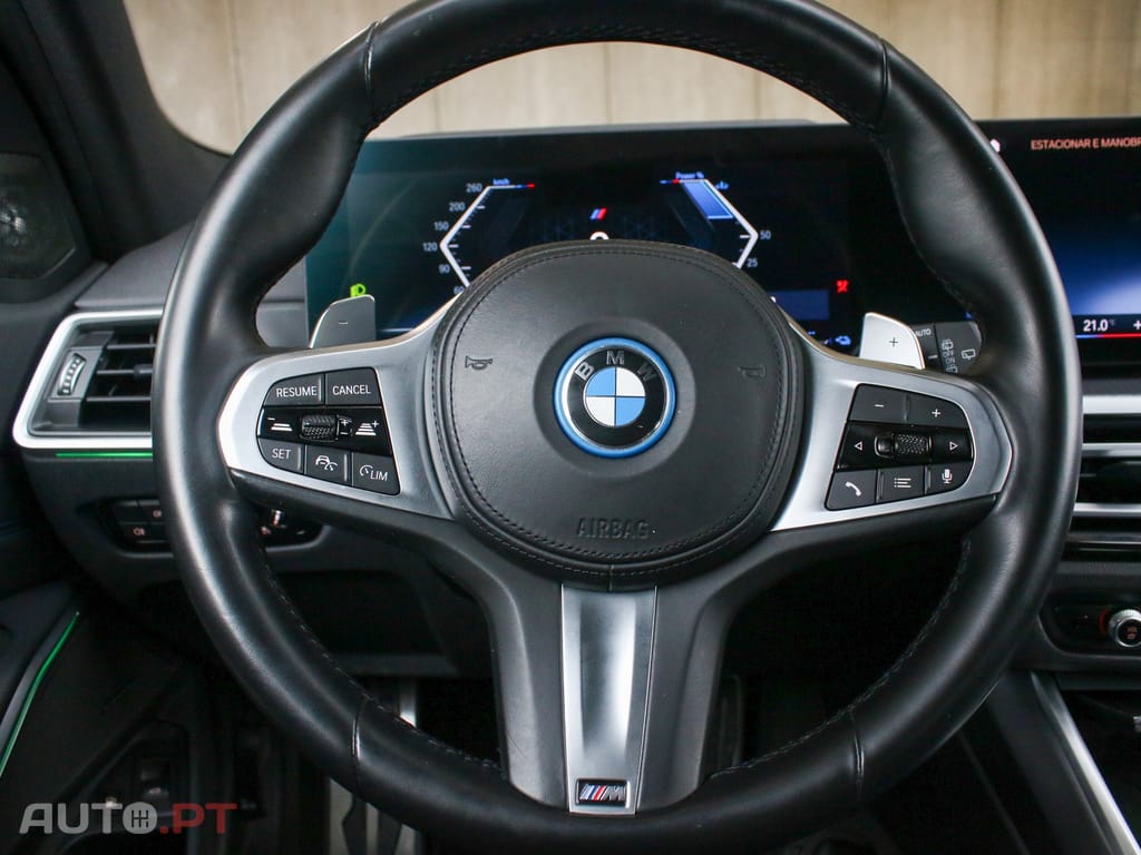 BMW 330 e Touring Pack Desportivo M Auto