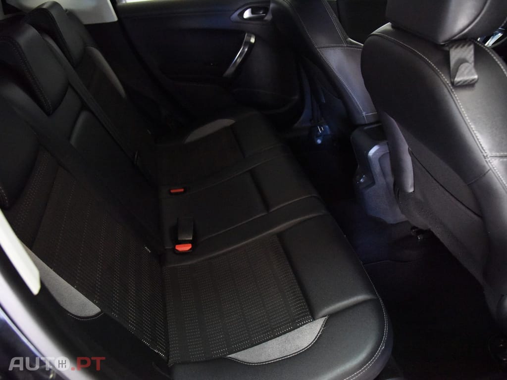 Peugeot 2008 1.6 e-HDi Allure