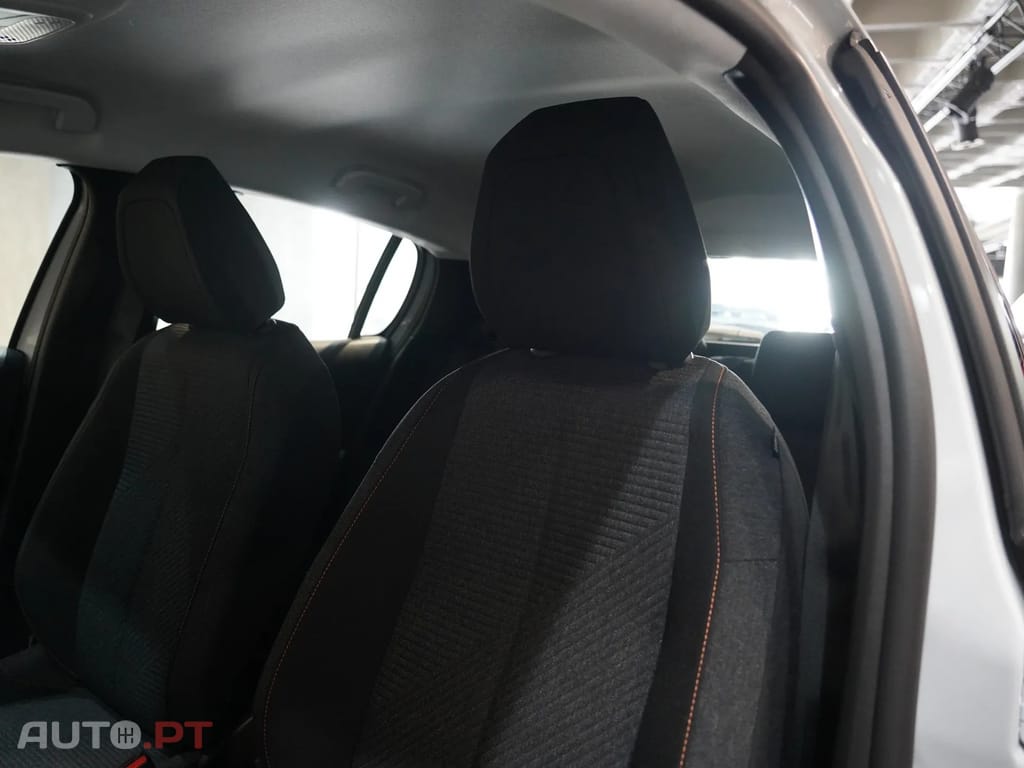 Peugeot 208 1.2 Hybrid Style e-DCS6