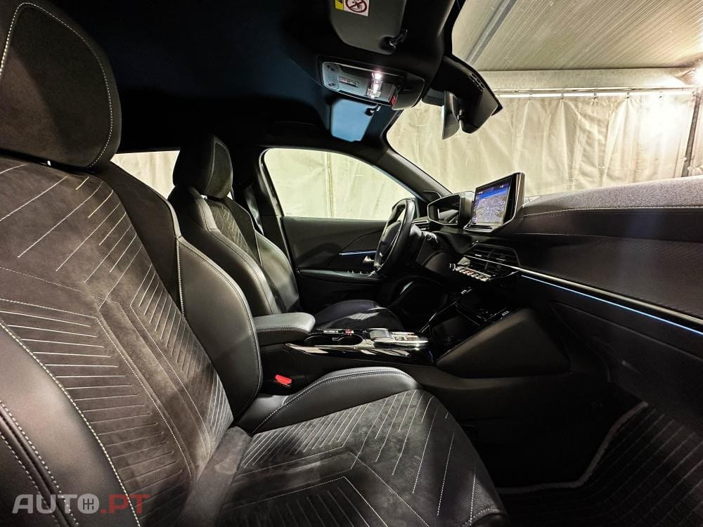Peugeot E-2008 54 kWh GT