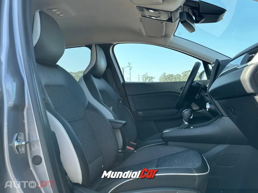 Renault Captur 1.6 Hybrid E-Tech Intens