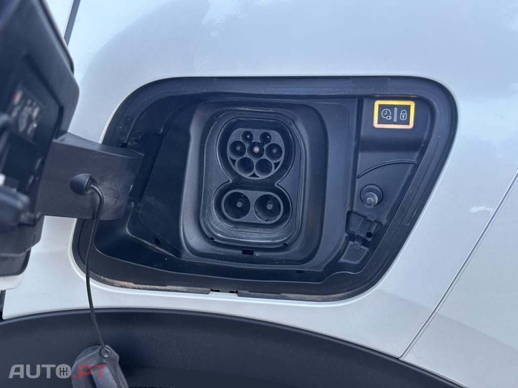 Peugeot E-2008 50 kWh Allure Pack