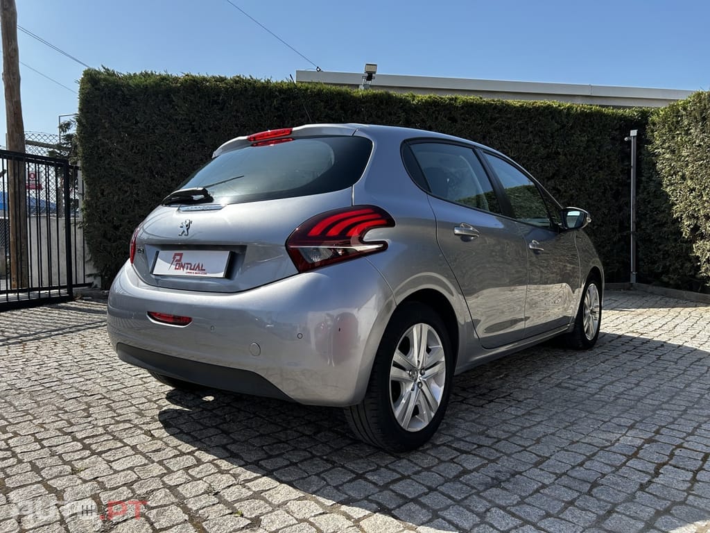 Peugeot 208 1.2 PureTech Signature