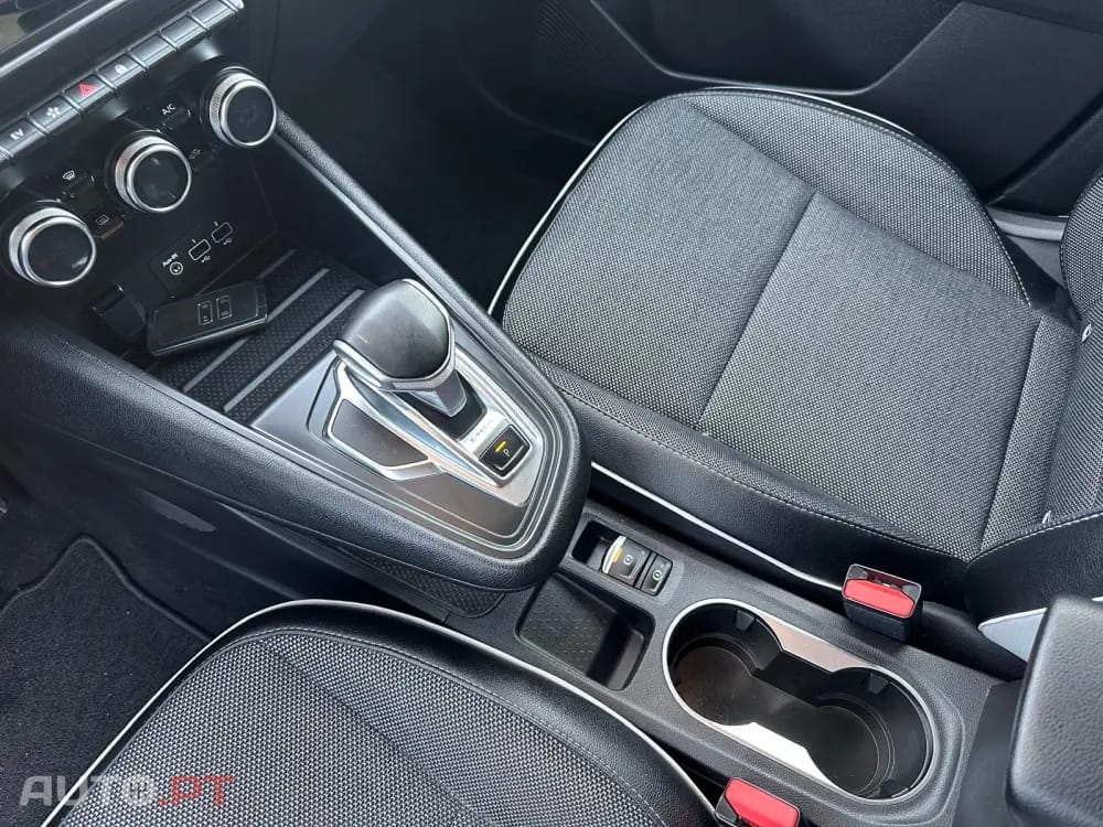 Renault Captur 1.6 E-Tech Intens