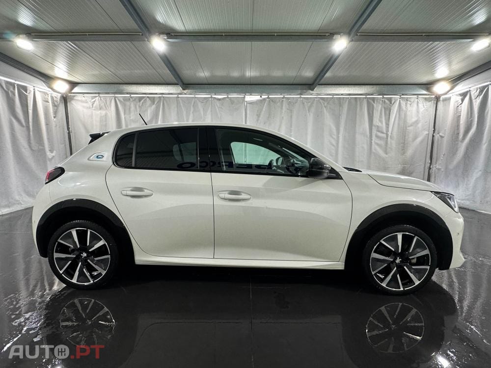 Peugeot E-208 50 kWh GT Pack