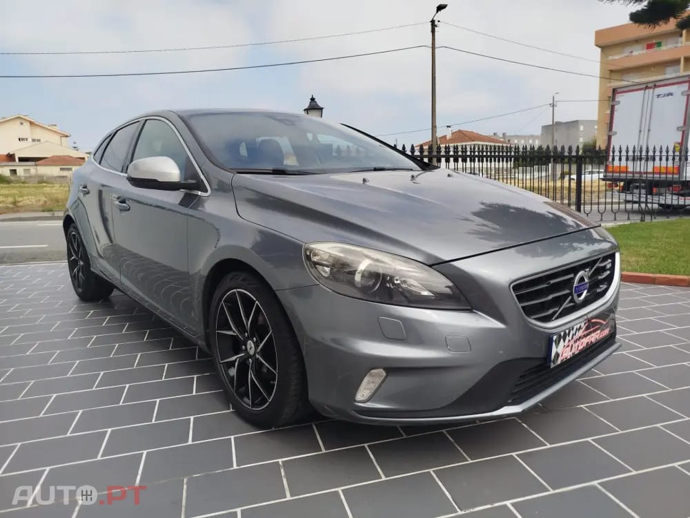 Volvo V40 2.0 D4 R-Design Summum