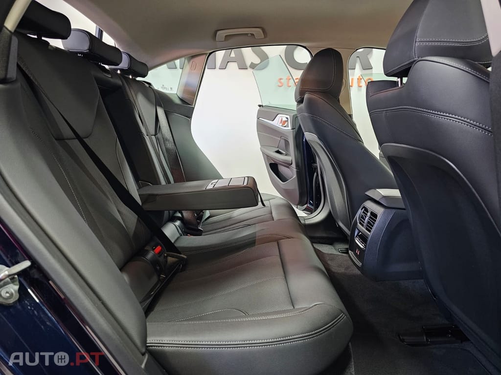 BMW i4 eDrive35 — fotografia 12