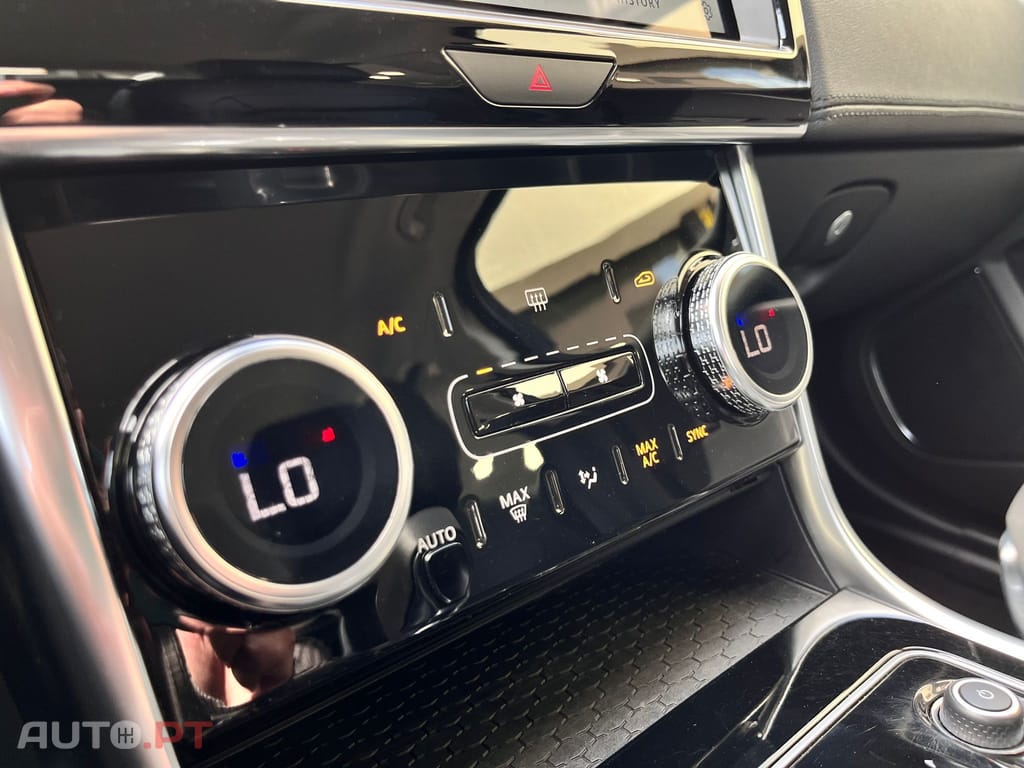 Jaguar XE 200d R Dynamic RED 