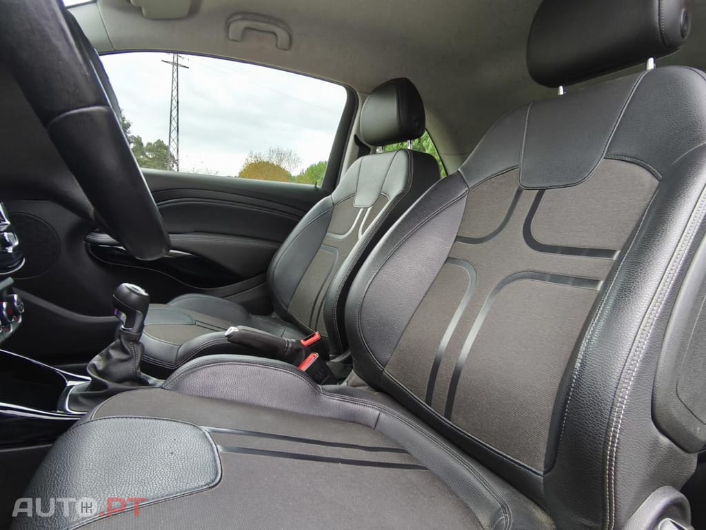 Opel Adam 1.0 T Black Jack