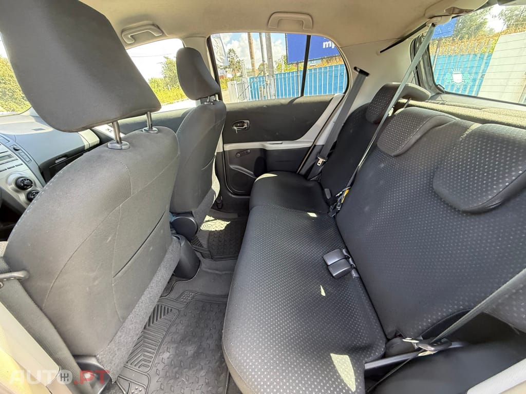 Toyota Yaris 1.0 VVT-i AC Manual