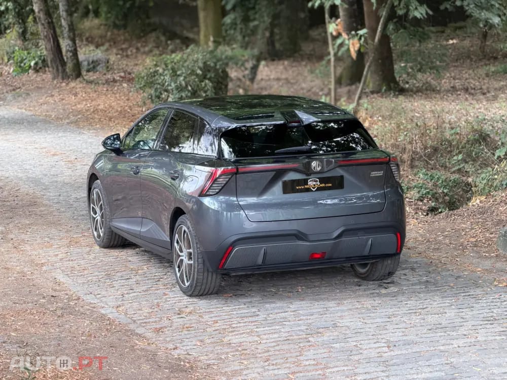 MG MG4 77 kWh Extended Range Luxury