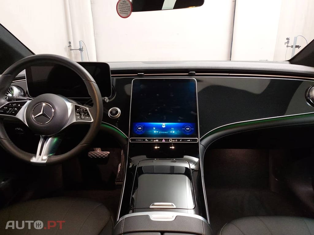 Mercedes-Benz EQE 300 