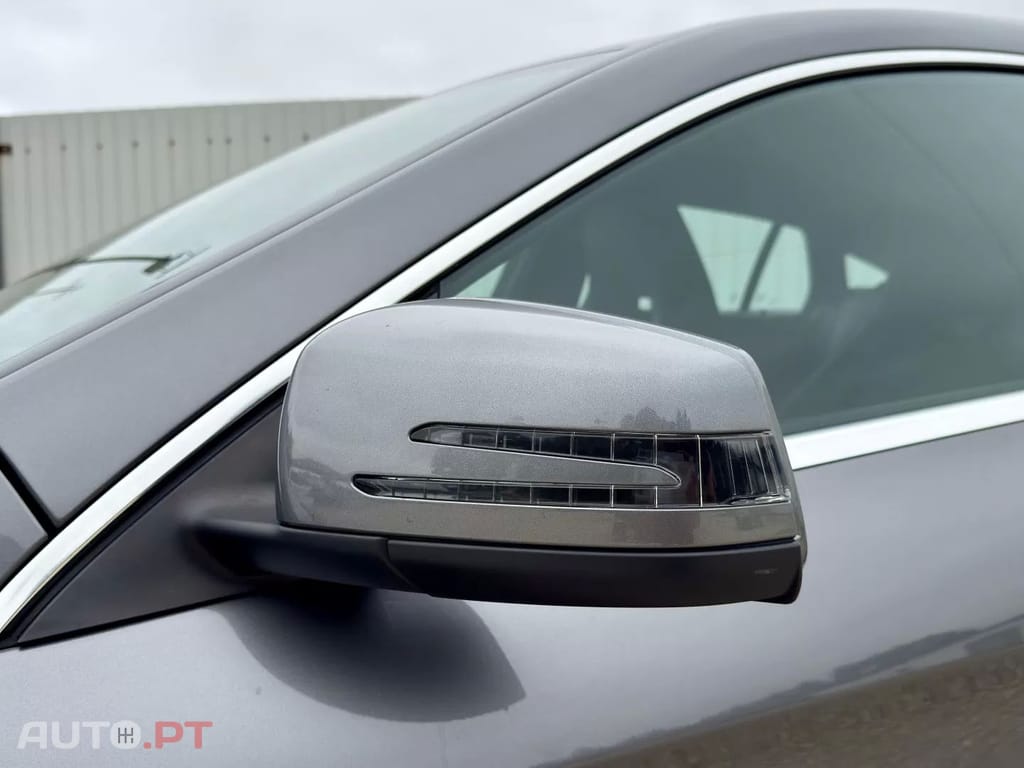 Mercedes-Benz CLA 200 d Shooting Brake AMG Line Aut. — fotografia 11