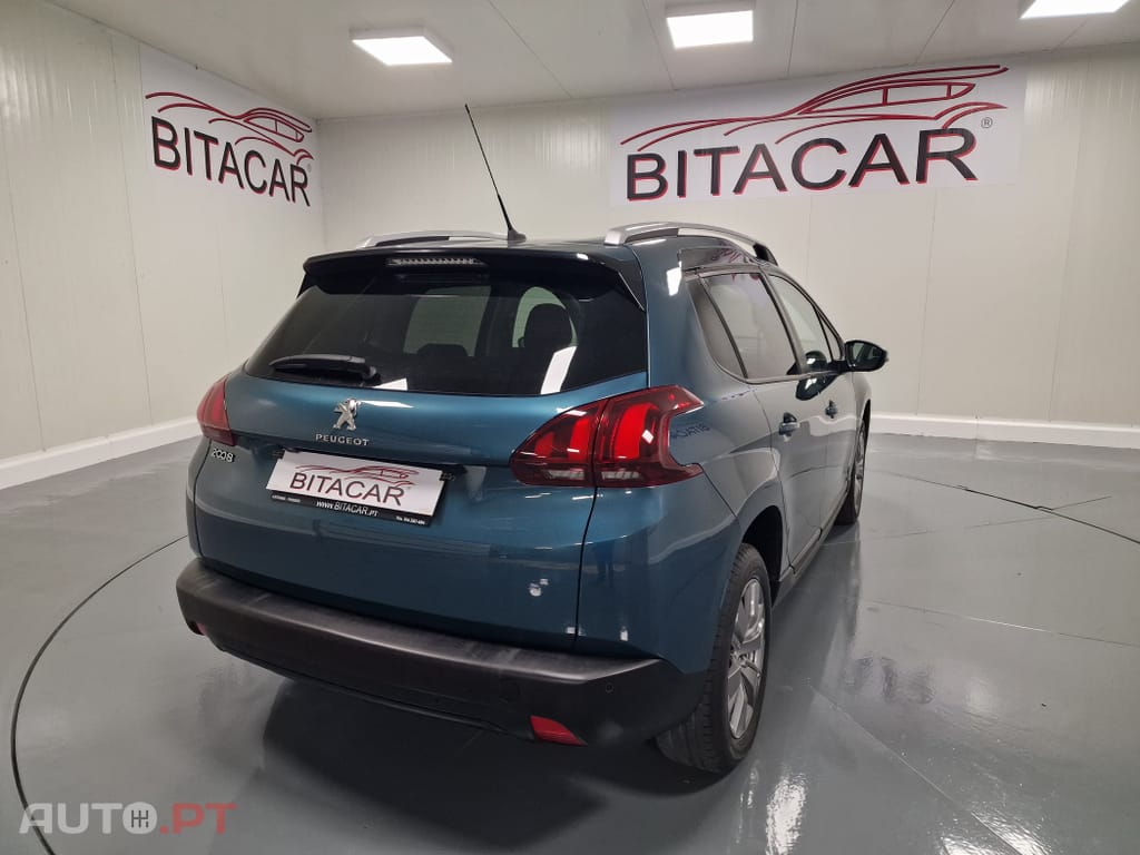 Peugeot 2008 1.2 PURETECH STYLE