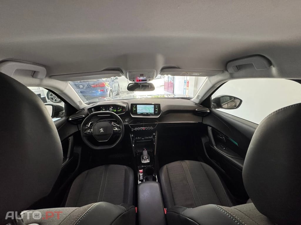 Peugeot 2008 1.2 PureTech Allure EAT8
