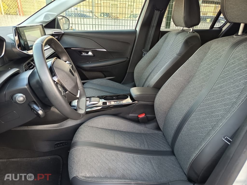 Peugeot E-208 50 kWh Style