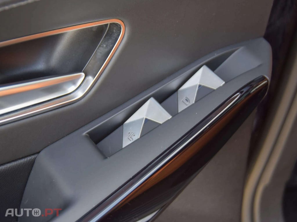 DS DS7 Crossback E- Tense 4x4 Opera