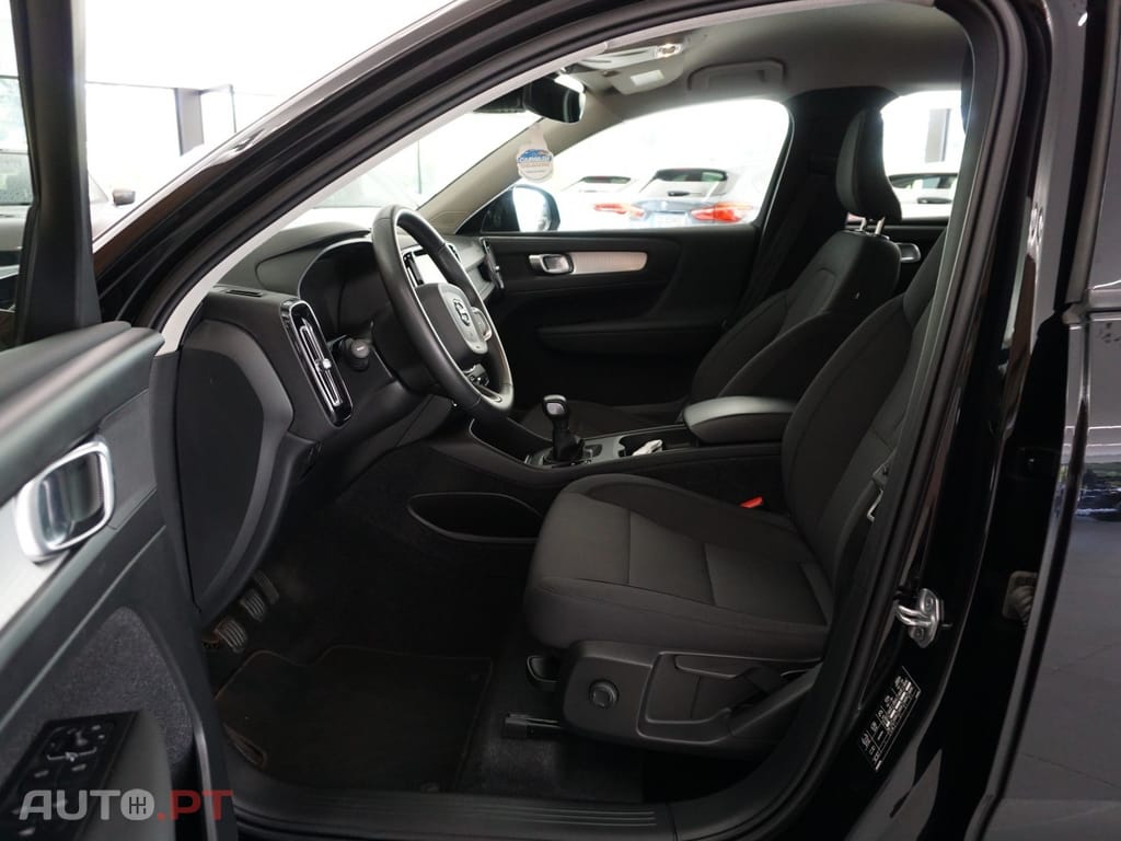 Volvo XC40 1.5 T2 Momentum Plus