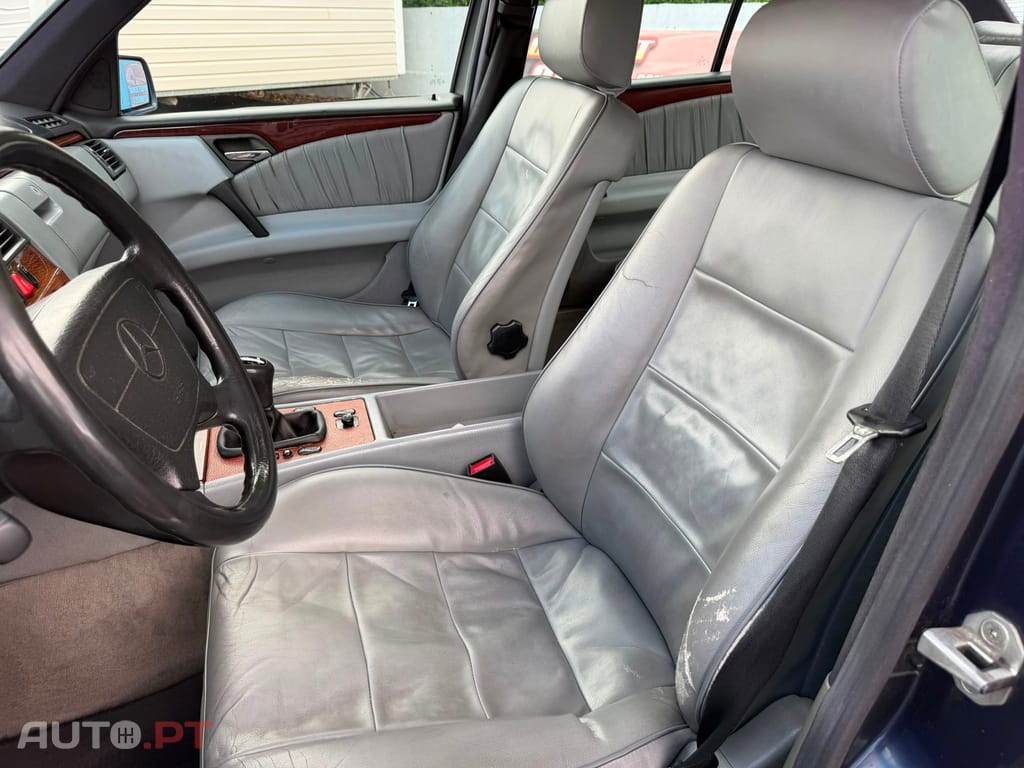 Mercedes-Benz E 220 D Classic