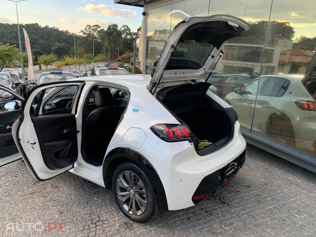 Peugeot E-208 50 kWh Allure Pack