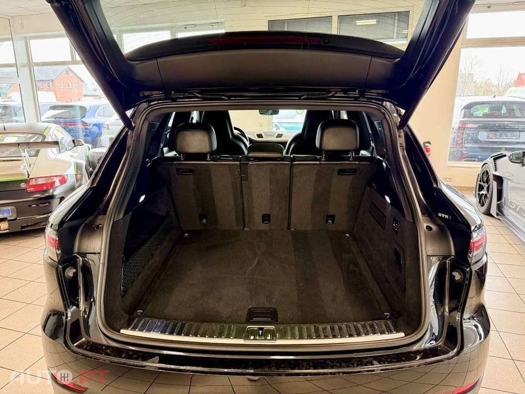 Porsche Cayenne V6