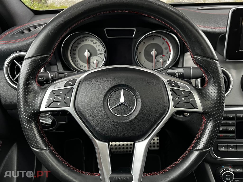 Mercedes-Benz GLA 220 Automático