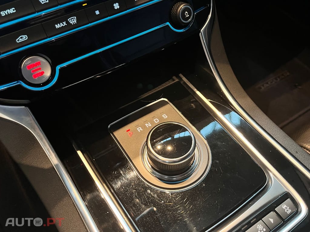 Jaguar XE 2.0D R-SPORT 180CV 