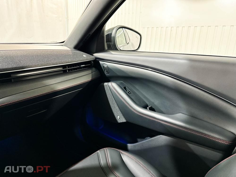 Ford Mustang Mach-E AWD PREMIUM