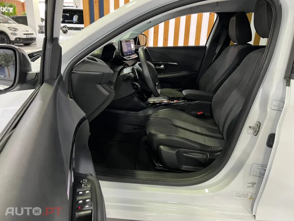 Peugeot 208 1.2 Hybrid Allure e-DCS6