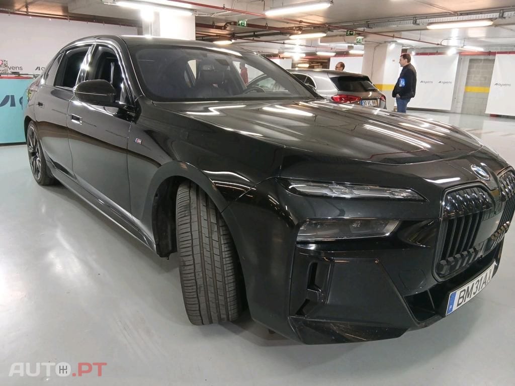 BMW i7 xDrive60 Pack Desportivo M Pro