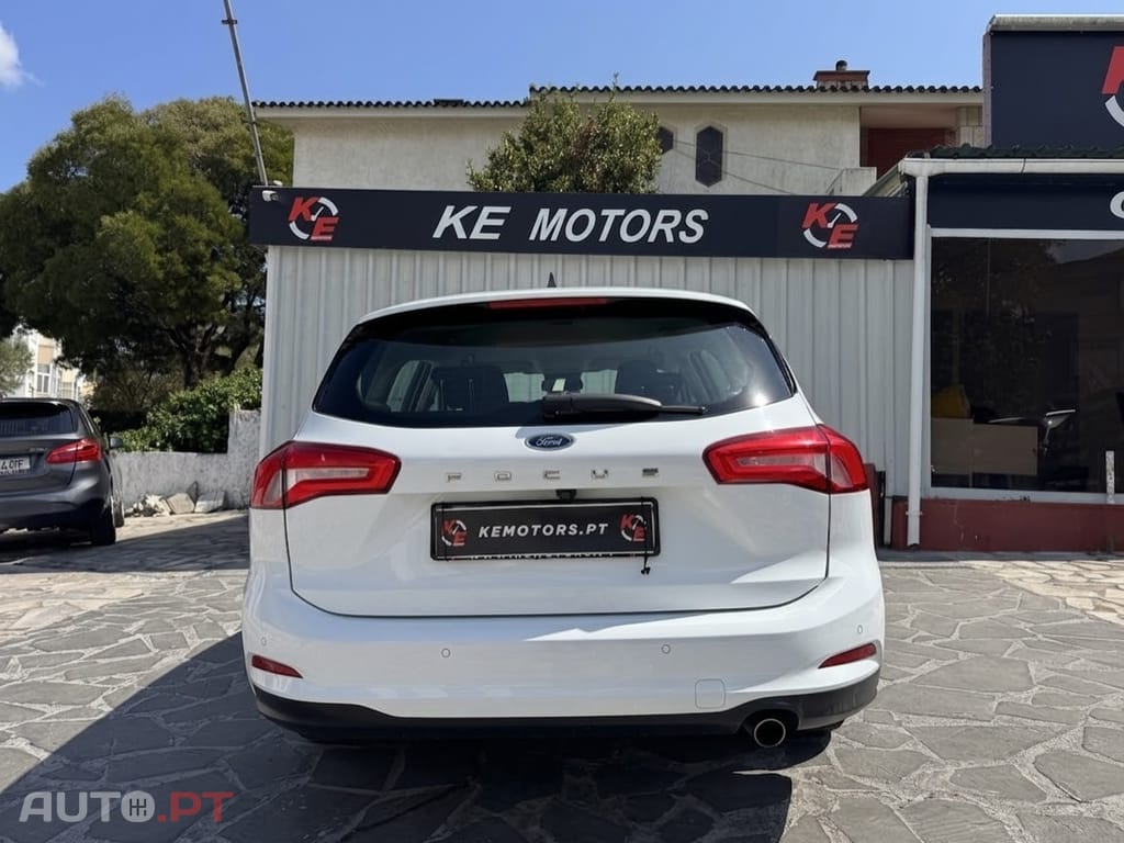 Ford Focus 1.5 TDCi EcoBlue Active — fotografia 8