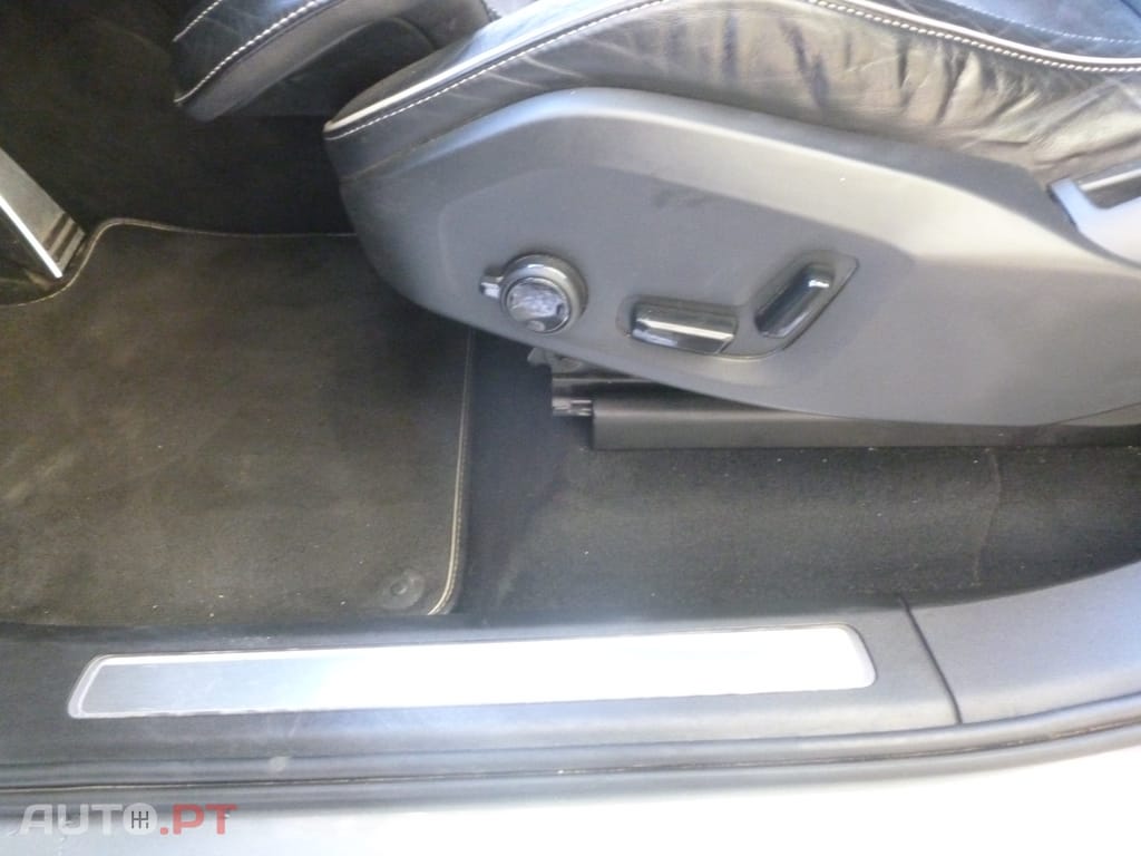 Volvo XC90 2.0 D4 R-Design Auto