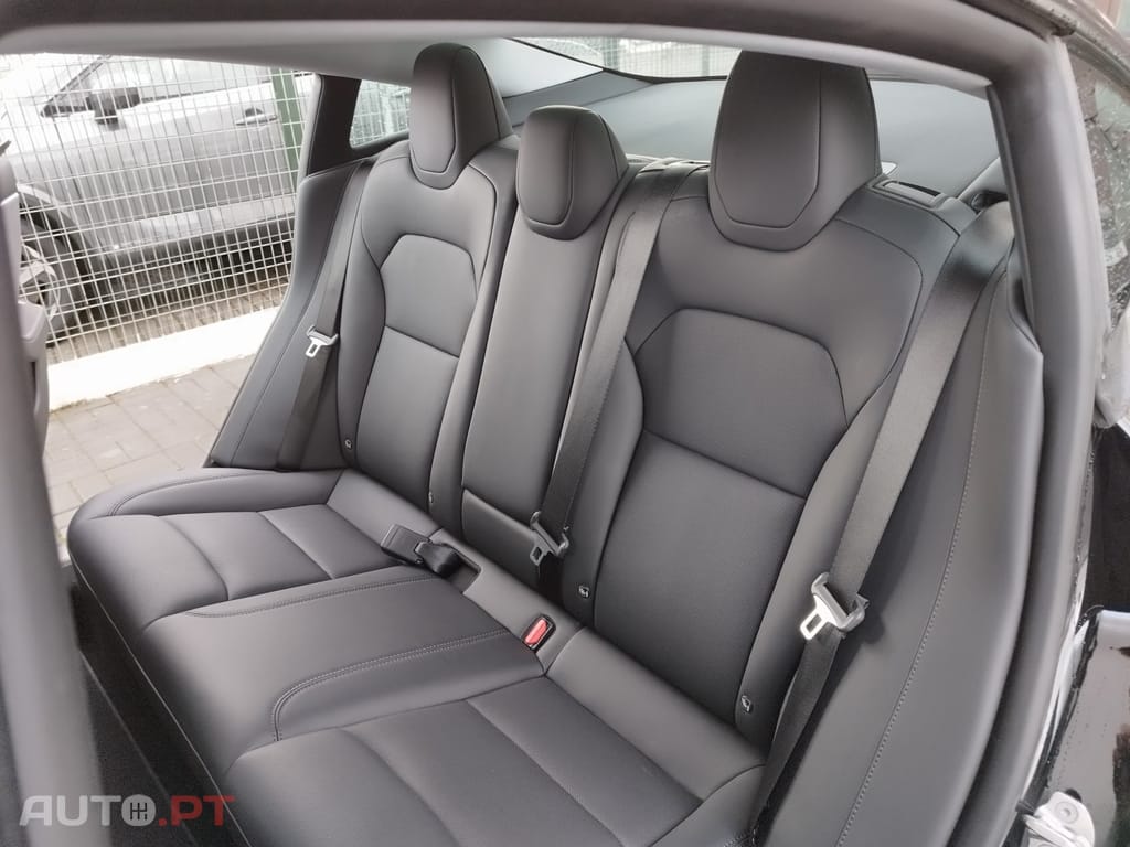 Tesla Model 3 Tração Traseira