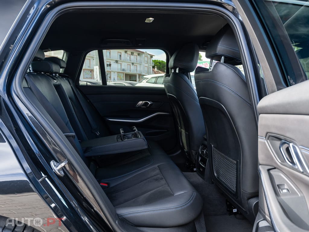BMW 320 e Pack Desportivo M Auto — fotografia 17