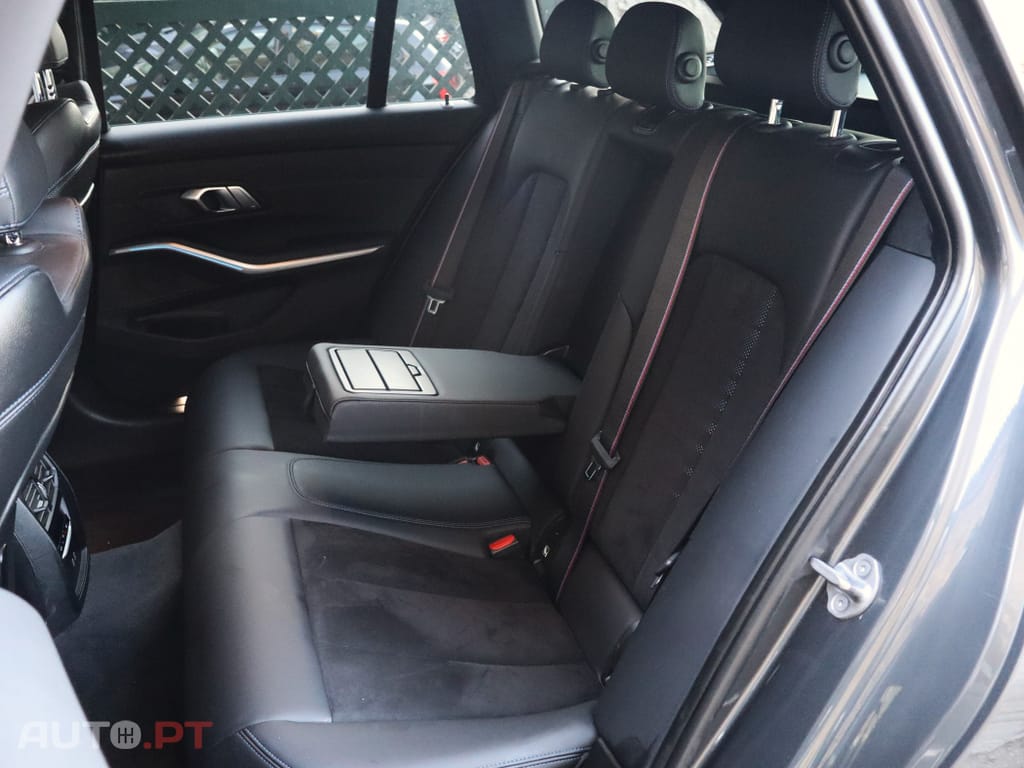 BMW 330 e Touring Pack M Auto