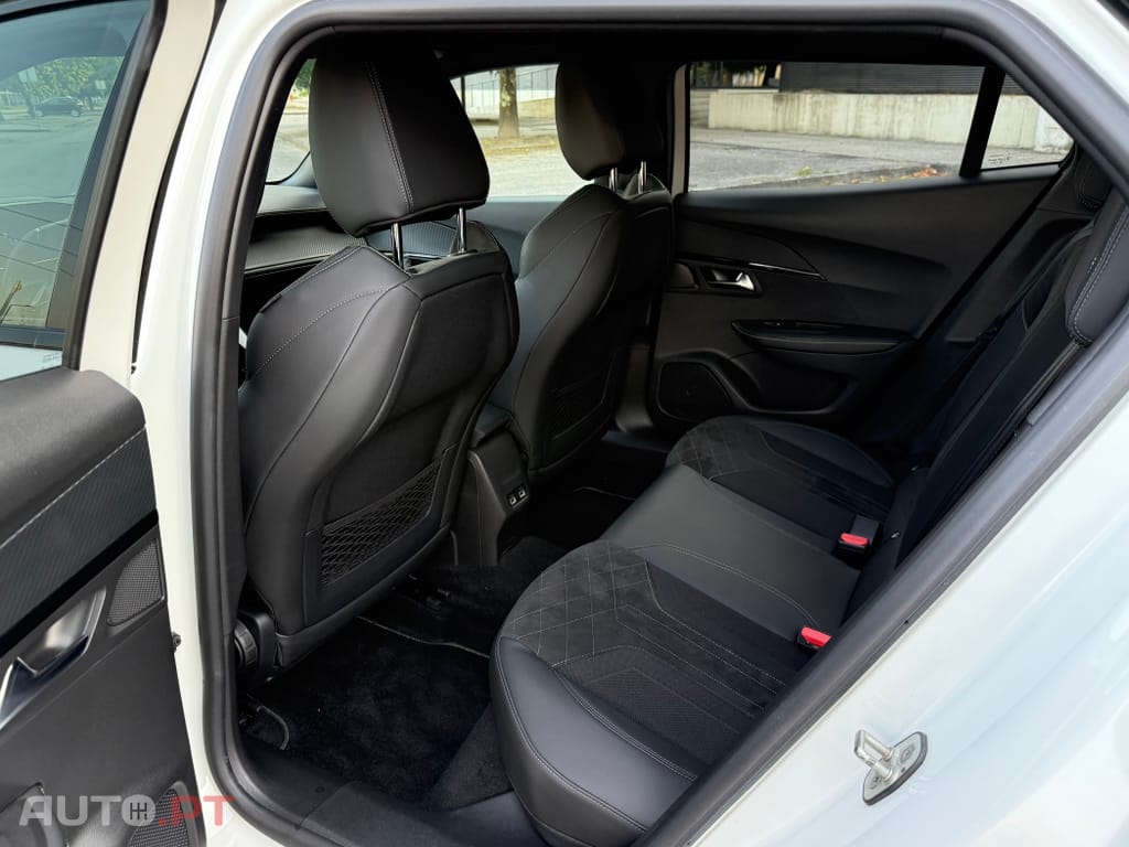Peugeot 2008 PureTech 155 EAT8 GT