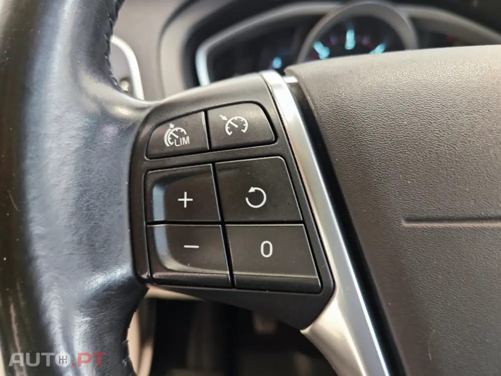 Volvo V40 Cross Country 1.6 D2 Momentum