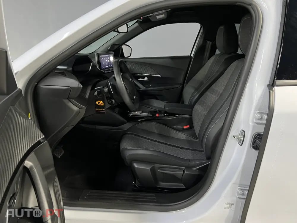 Peugeot 2008 1.2 Hybrid Allure e-DCS6