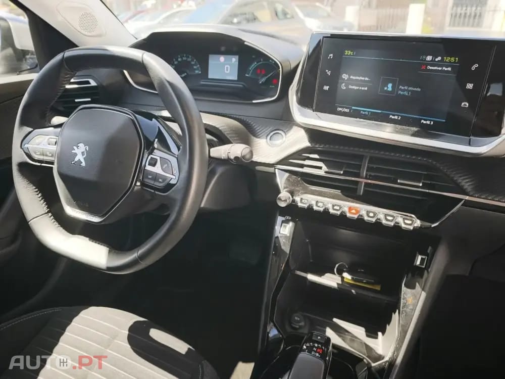 Peugeot E-2008 50 kWh SE Style