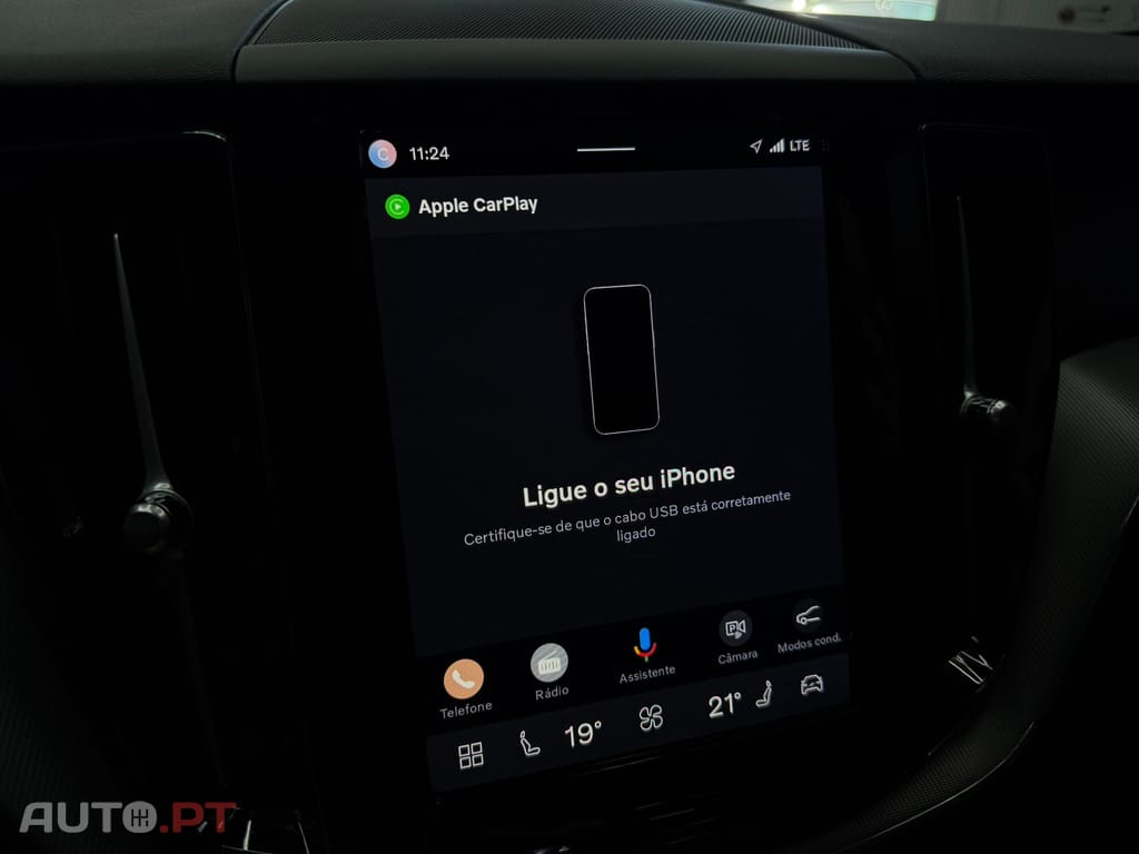 Volvo XC 60 2.0 T6 PHEV Black Edition AWD — fotografia 40