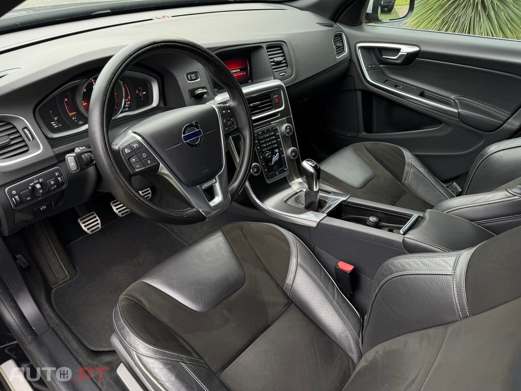 Volvo V60 2.0 D2 R-Design