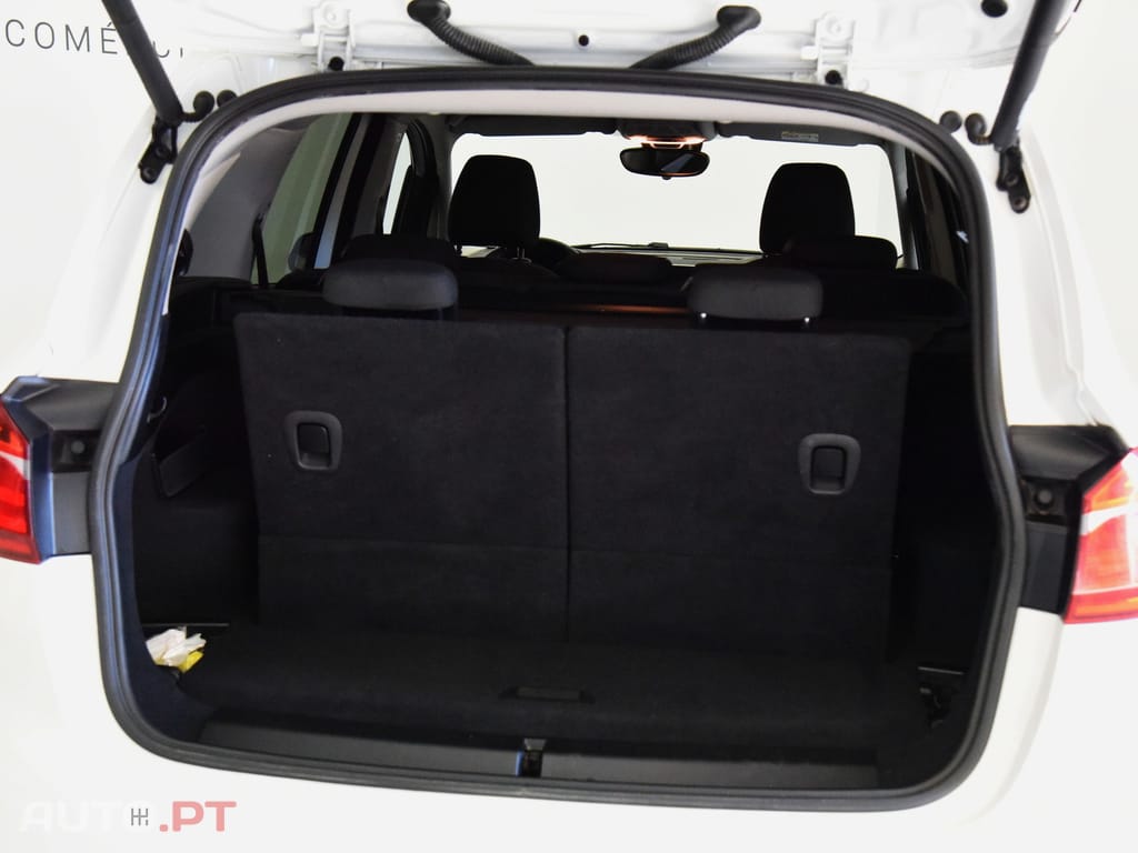BMW 216 i 7L Advantage