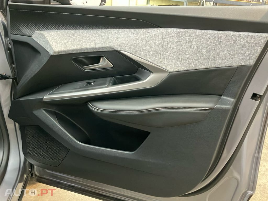 Peugeot 3008 1.2 Hybrid Allure e-DCS6